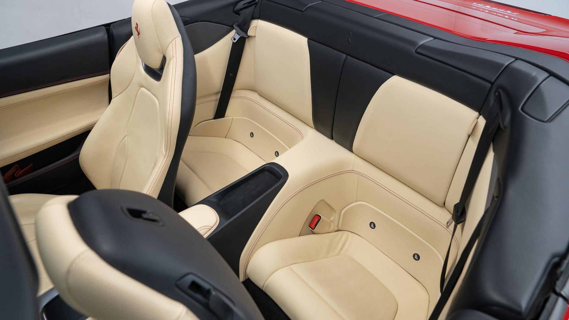 Ferrari Portofino Photo d67314cc-800f-4cc6-a5d8-d6fbd7bdea1c.jpg