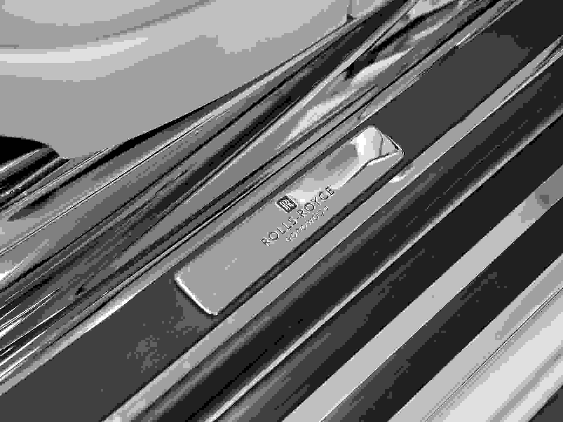 Rolls-Royce Phantom Photo d6889ba4-ff30-43c3-877b-08c803a351ab.jpg