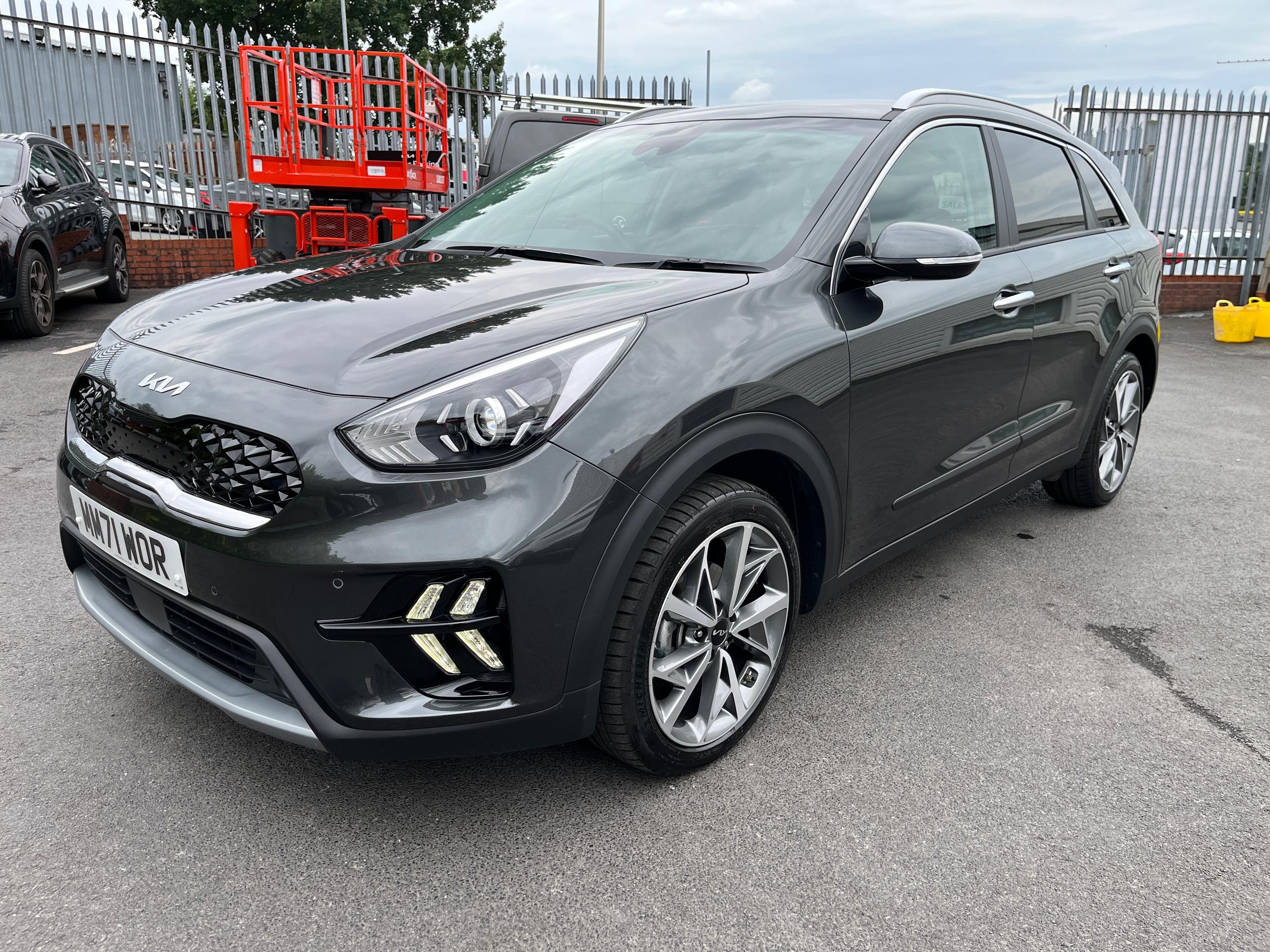 Kia Niro 1.6 GDi 3 in Interstellar Grey £25,594