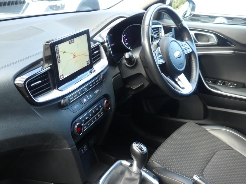 Kia Ceed Photo d699a096-c564-4659-b436-427f067ec38d.jpg