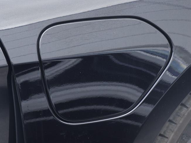 PORSCHE Taycan Photo 10