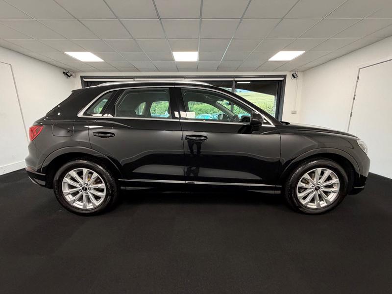 Audi Q3 Photo d6e84cf3-4044-4fc3-813a-c0f46c9eeaee.jpg