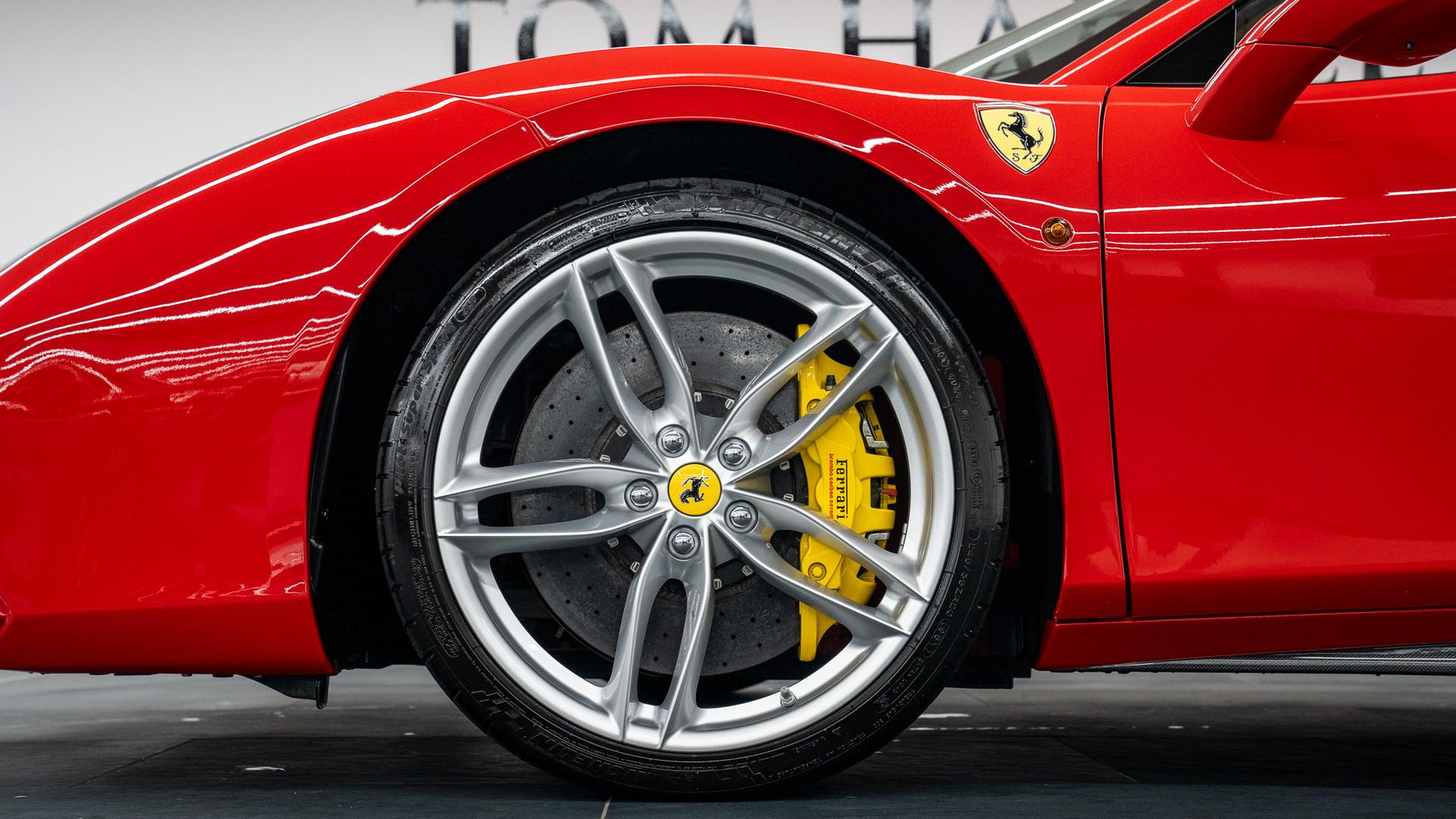 Ferrari 488 Photo d6eab1d9-ccc5-4cc2-8f07-d323d675bdcc.jpg