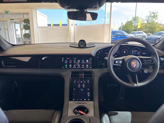 PORSCHE Taycan Photo 51