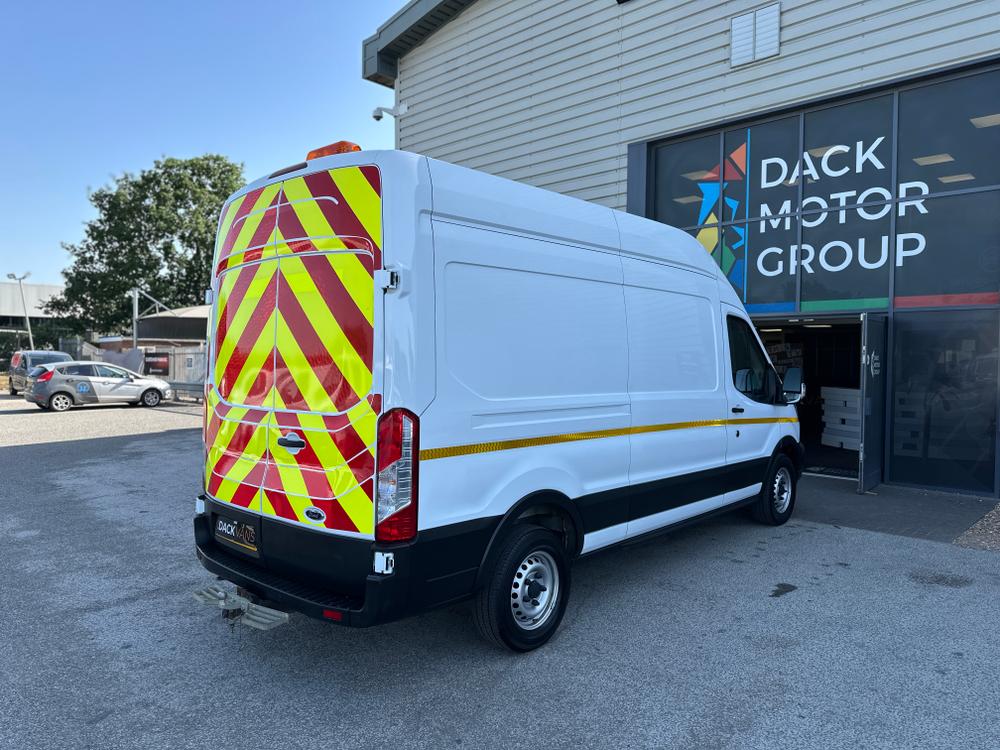 Ford Transit Photo d70fd508-fd92-40a4-927c-e9bca6c392ff.jpg