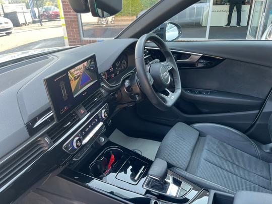 Audi A4 Avant Photo d710b79a-7e19-4656-8e02-056fbfd32a3a.jpg