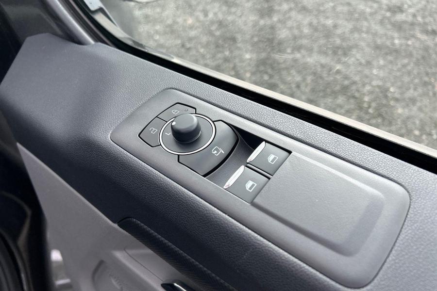 Ford TRANSIT CUSTOM Photo d7141681-0e05-48e7-87ee-4999b4dddbaf.jpg