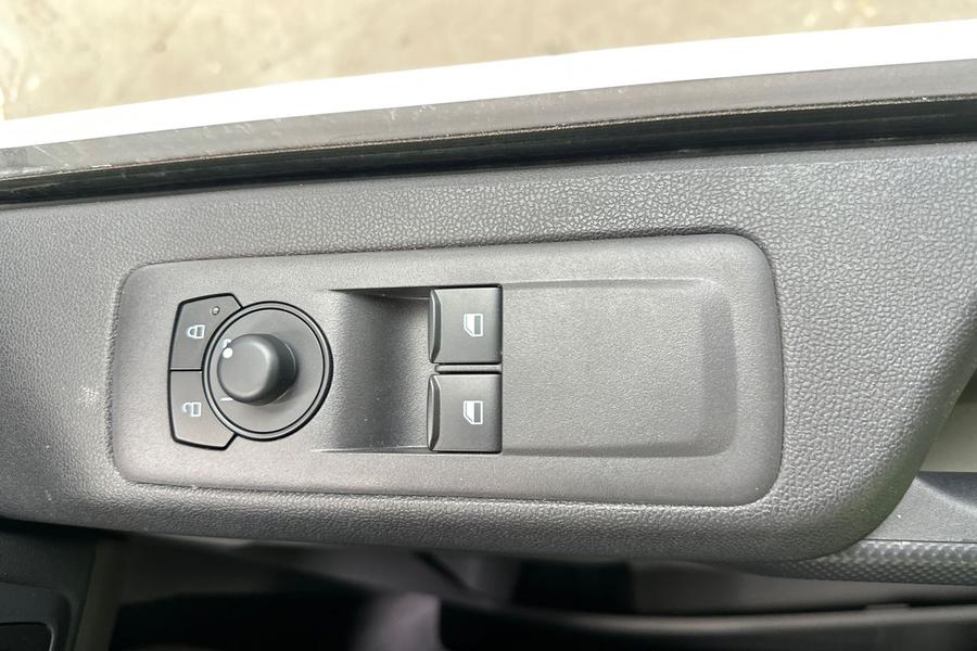 Ford TRANSIT CUSTOM Photo d72f0518-5fc1-4639-99c8-95b8305d41ab.jpg