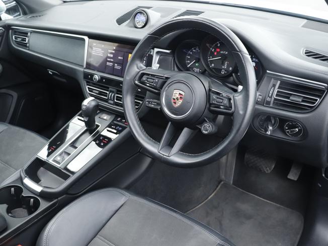 PORSCHE Macan Photo 21