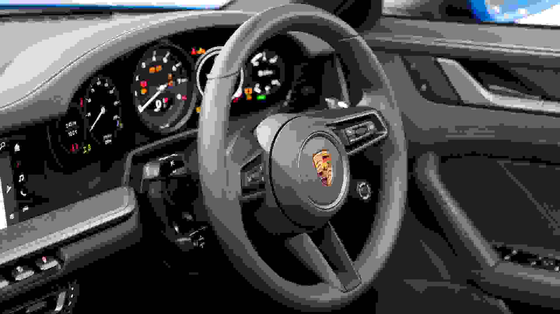 Porsche 911 TARGA 4S Photo d758a4a7-56a3-4376-9ae5-37c6582f021d.jpg