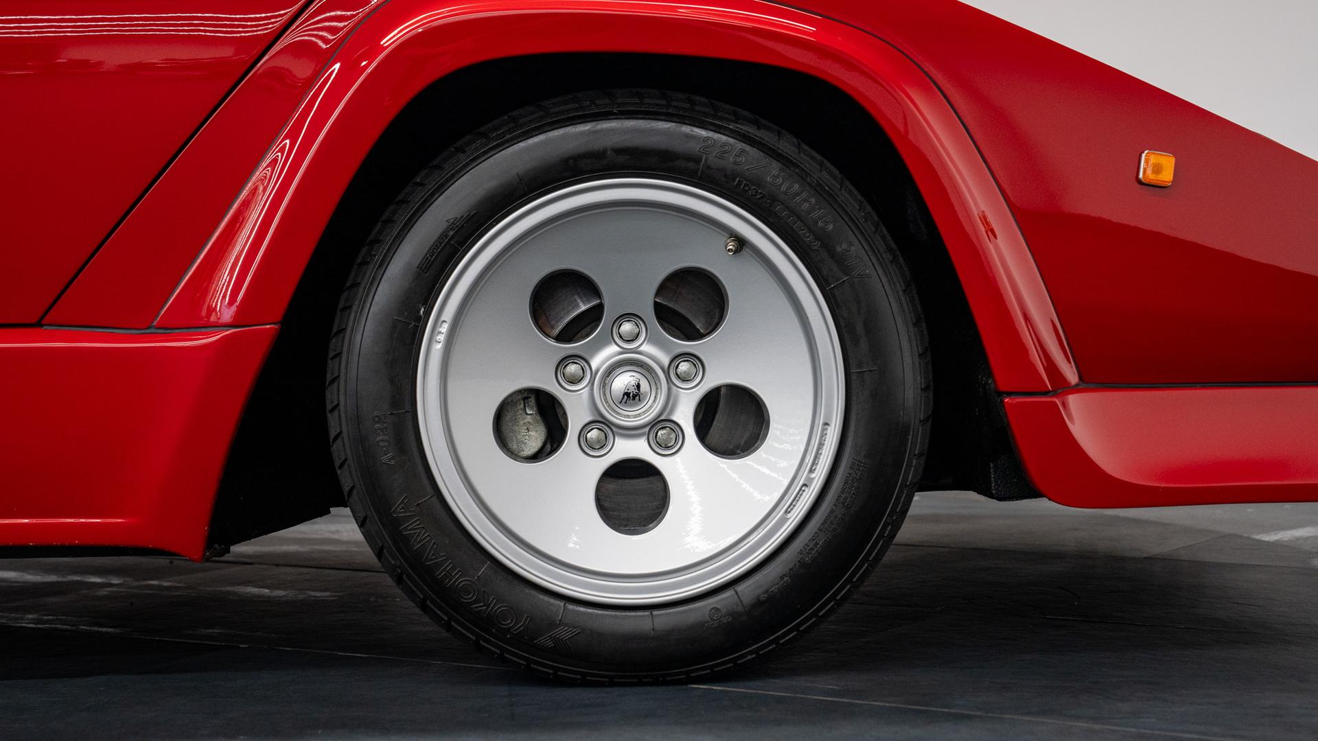 LAMBORGHINI Countach Photo d77dda89-349d-4785-b413-421499d884fd.jpg