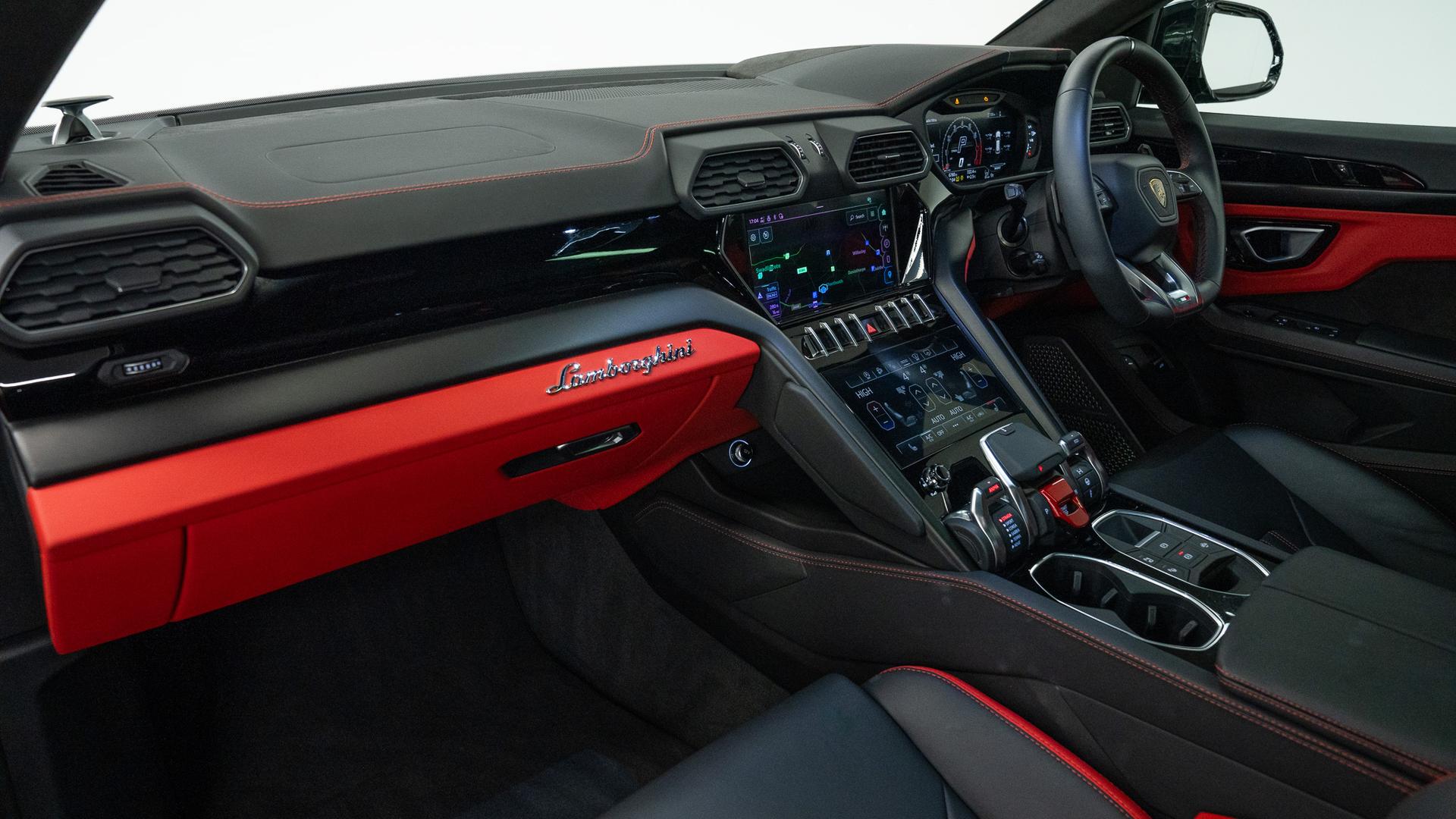 LAMBORGHINI Urus Photo d7815d13-3f27-4399-81b6-e6300e3166d4.jpg