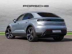 PORSCHE Macan Photo 2