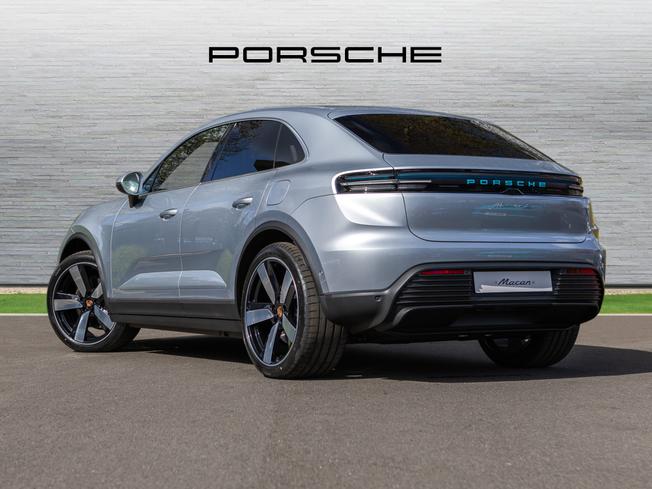 PORSCHE Macan Photo 2
