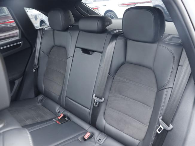 PORSCHE Macan Photo 30