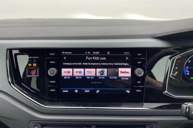 VOLKSWAGEN Taigo Photo 11