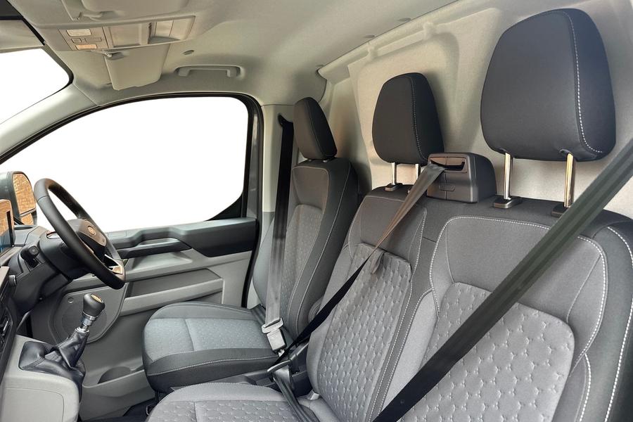 Ford TRANSIT CUSTOM Photo d79aa3f5-ecaa-4453-bb43-f3a77fbc50de.jpg
