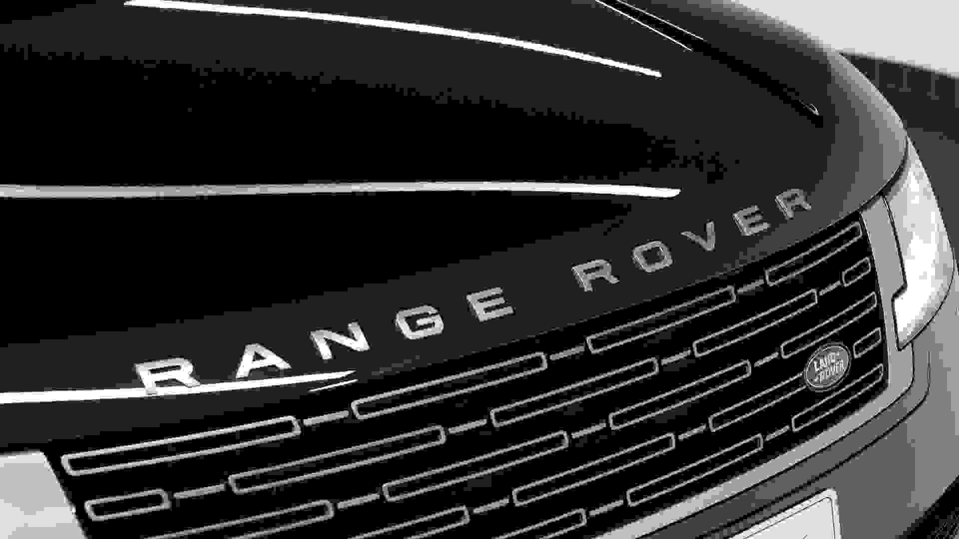 Land Rover RANGE ROVER Photo d7a4f6fd-91b1-4fc7-a84e-57d90404a095.jpg