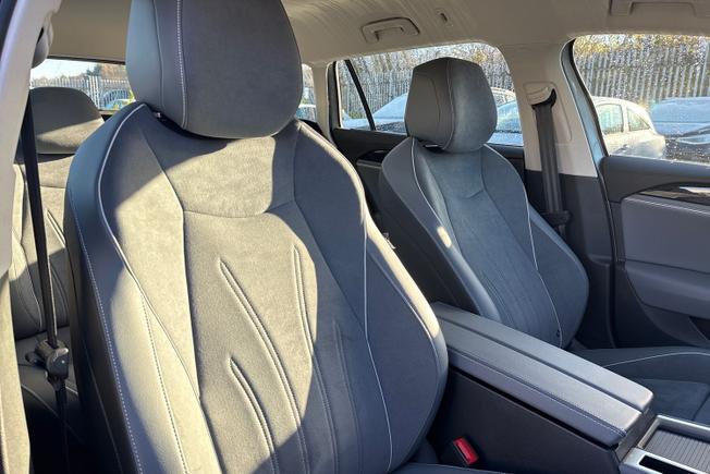 VOLKSWAGEN Passat Photo 37