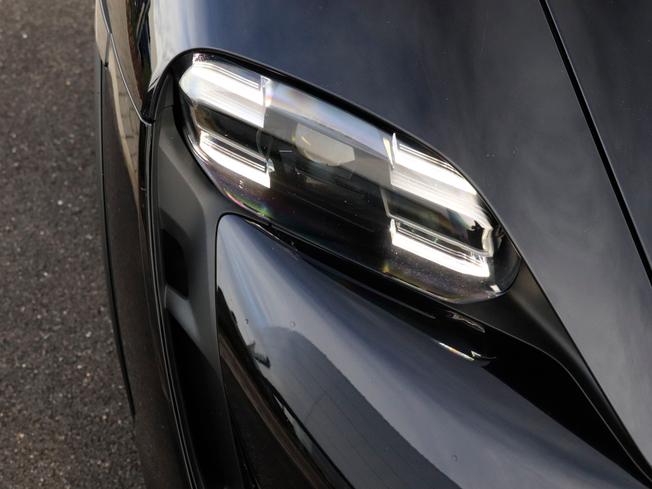 PORSCHE Taycan Photo 10