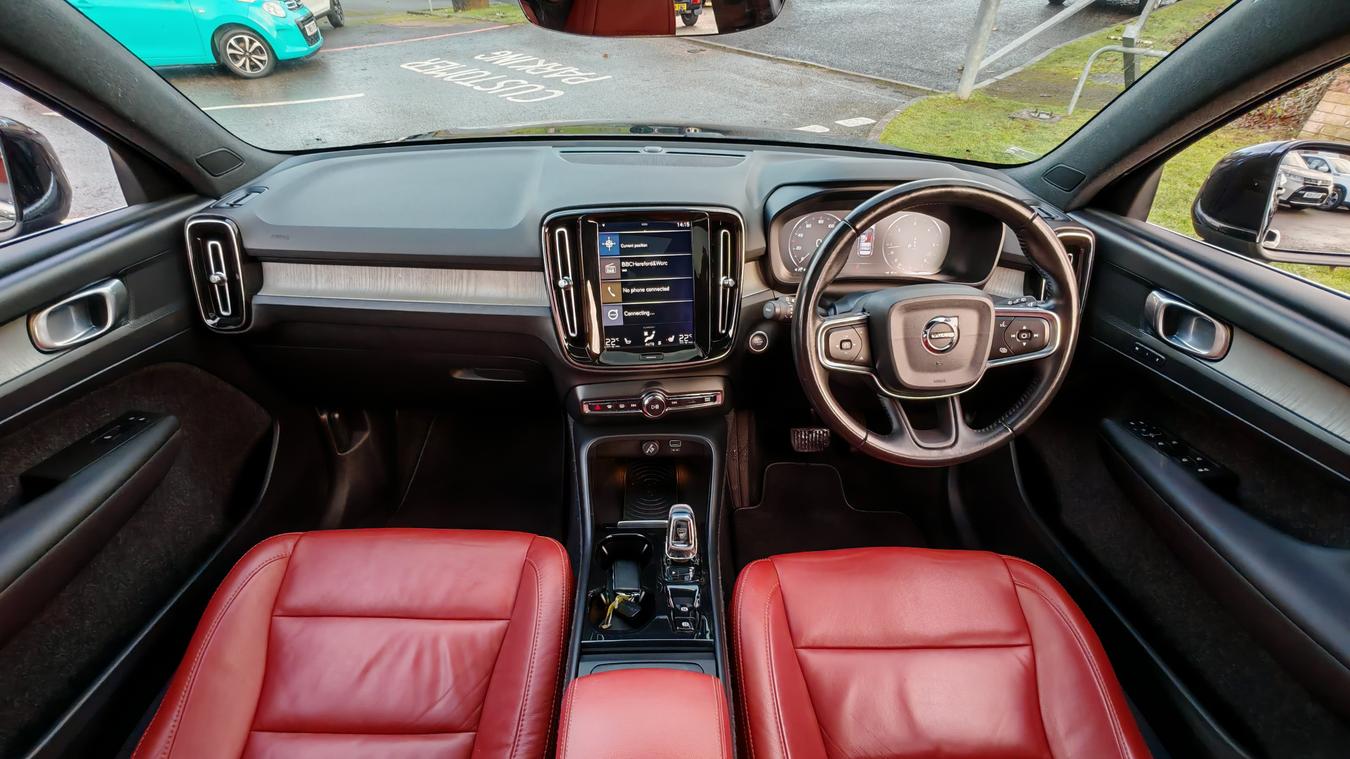 Used Volvo XC40 KX68ULD 25