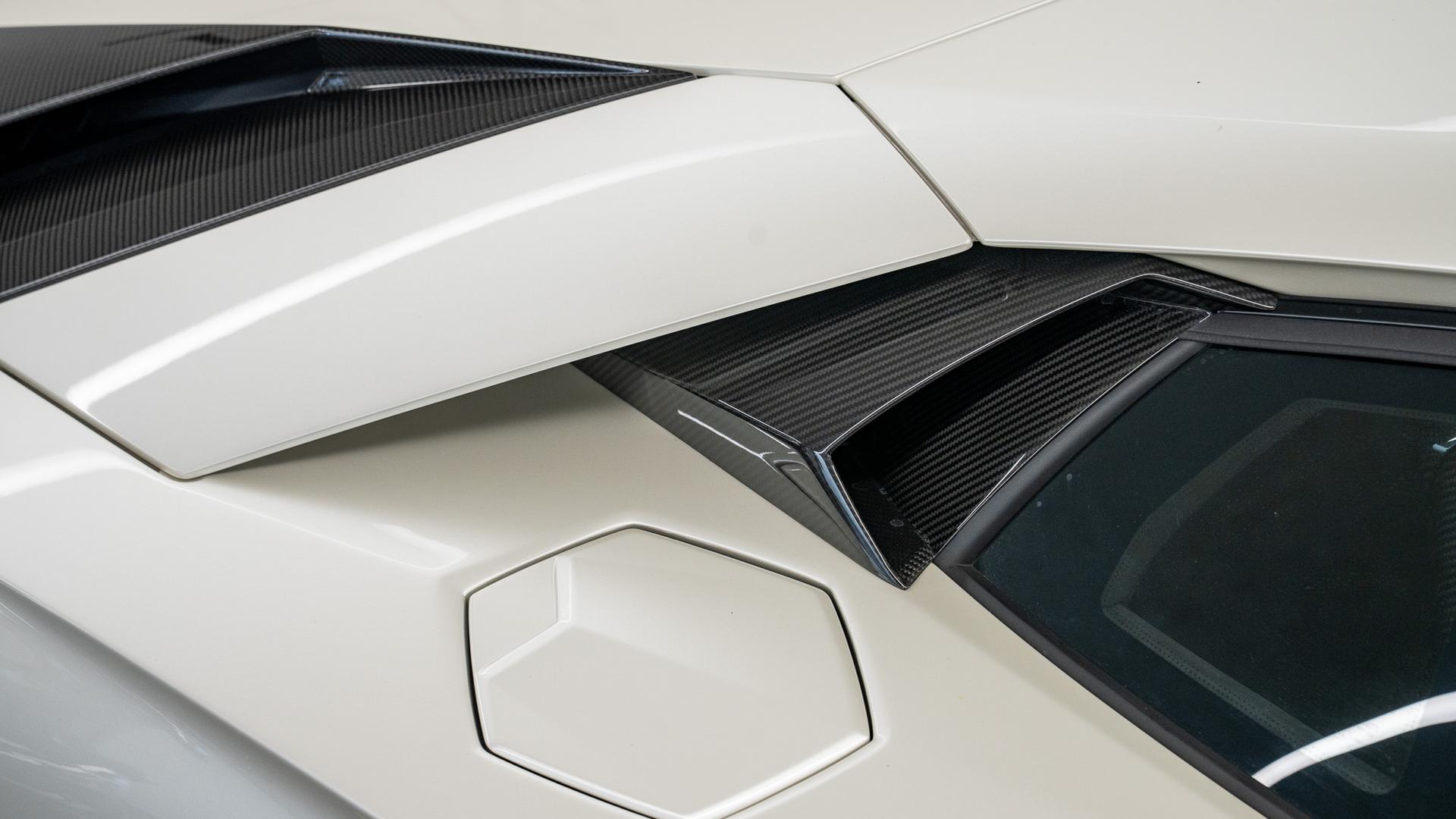 LAMBORGHINI Aventador Photo d7f2ecb9-bcde-45bd-91e4-3c616acc511a.jpg