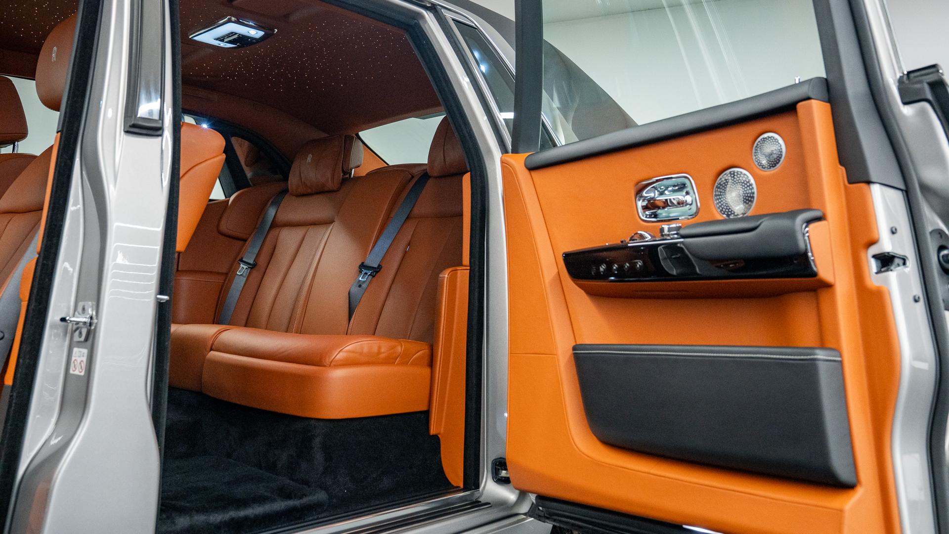 Rolls-Royce Phantom Photo d7f366ce-cac1-4845-9dcc-f66b4ec88efc.jpg