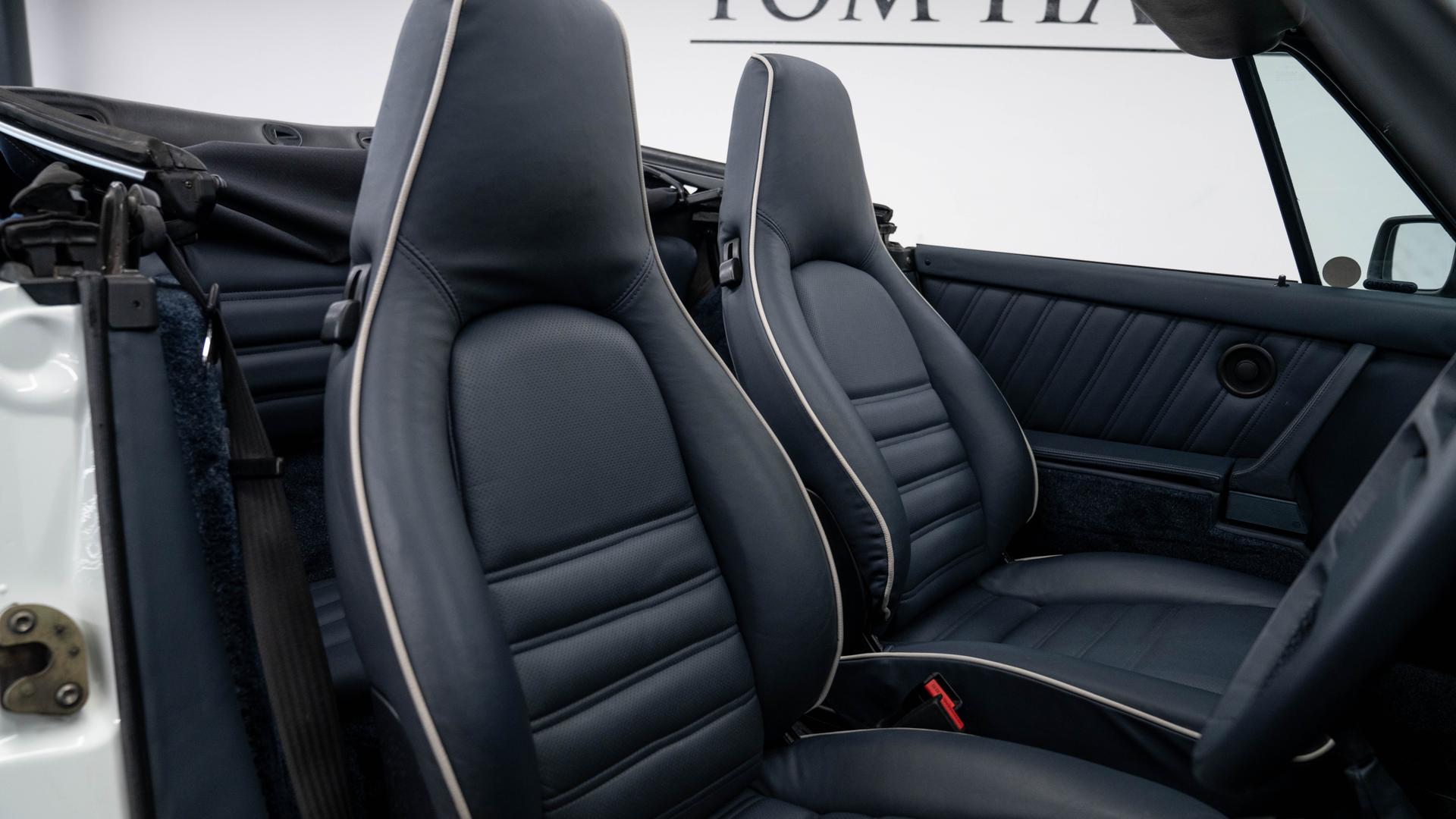 Porsche 911 Carrera Photo d7f55d6f-71e6-40be-8929-d7ada9e572bc.jpg