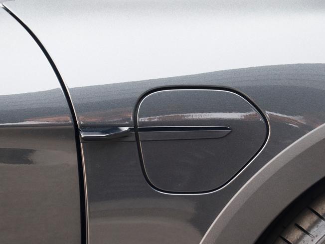 Porsche Taycan Photo 28