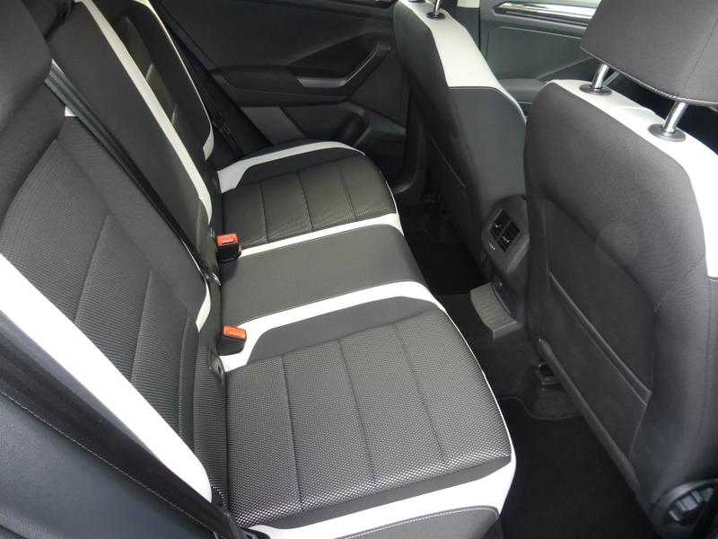 Volkswagen T-Roc Photo d808e1ec-ee3a-44b9-88e1-eb8f907d0d90.jpg
