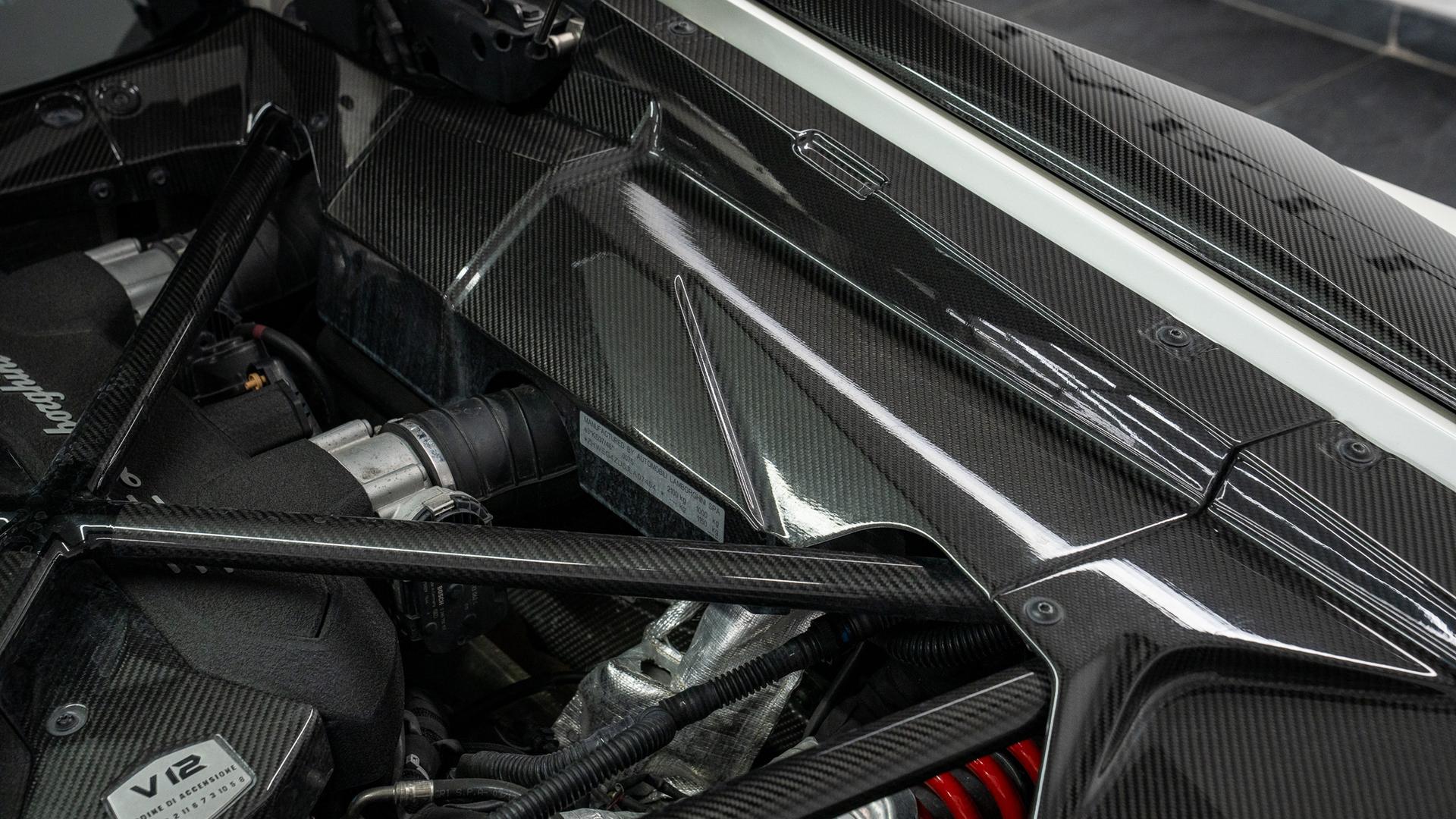 LAMBORGHINI Aventador Photo d815dd2a-4107-43fe-b0e0-6ca521a2dd29.jpg