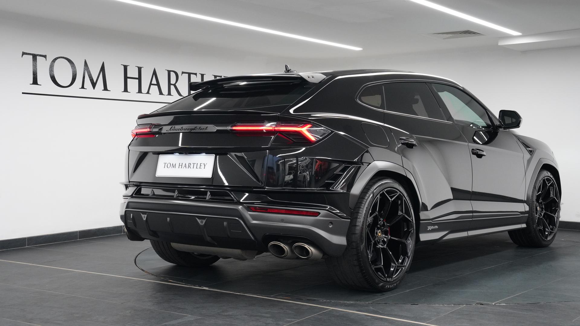LAMBORGHINI Urus Photo d828772f-1078-49a3-8fe8-d2d4c08228e4.jpg