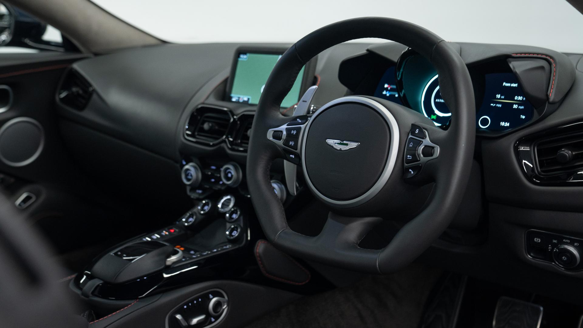 Aston Martin Vantage Photo d82ba2af-419a-444c-9e27-3741bac479b6.jpg