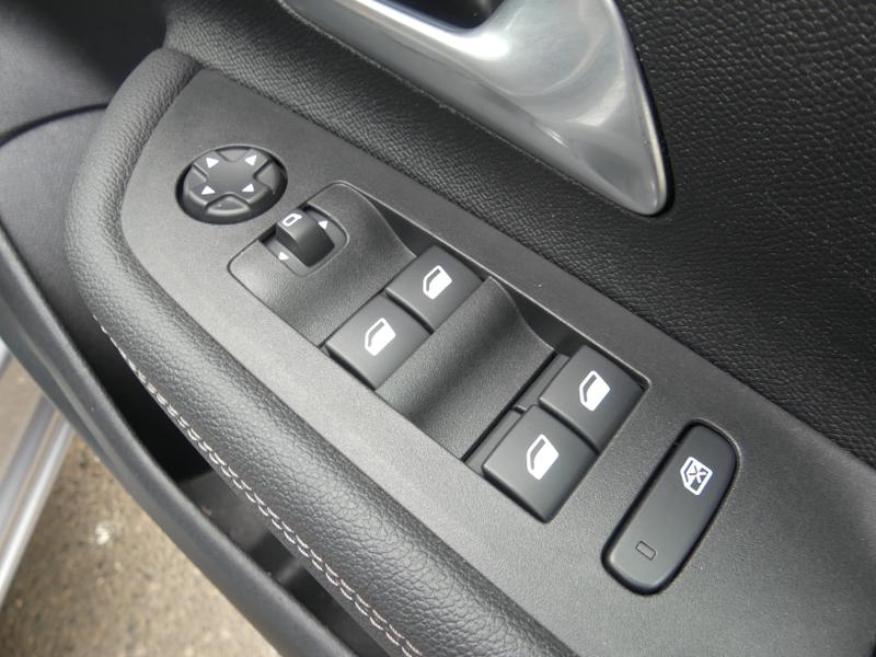 Vauxhall Mokka Photo d8414337-6d0b-42b3-950f-91d07daf63cd.jpg