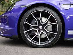 PORSCHE Taycan Photo 4