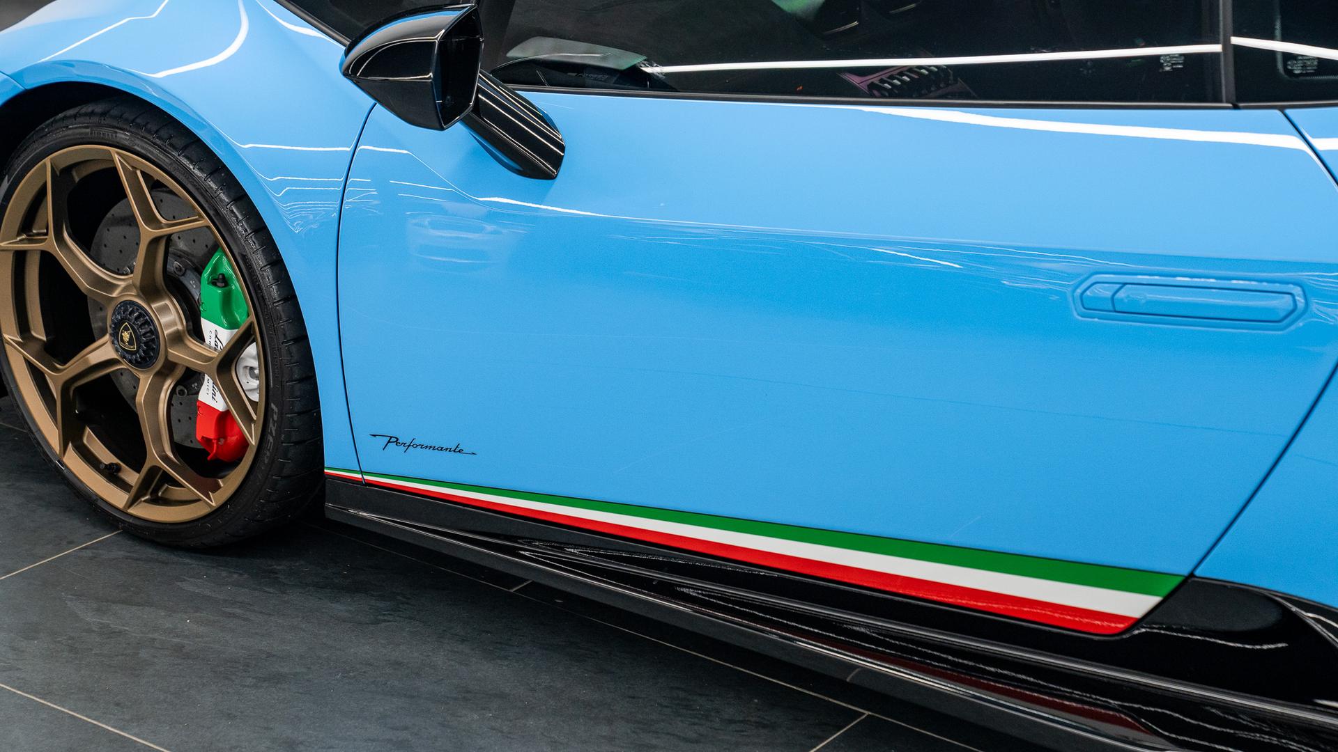 LAMBORGHINI Huracan Photo d849b938-8d57-4c79-83e0-1fc1b82ae1e6.jpg