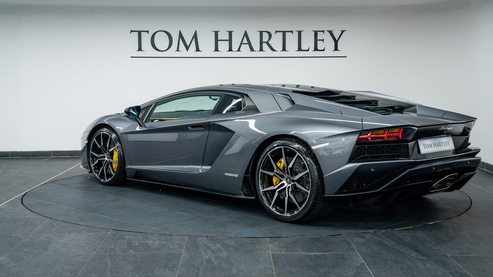 LAMBORGHINI Aventador Photo d87ad951-f29c-4bd6-a9e7-b525151f2268.jpg