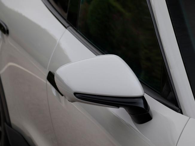 PORSCHE Taycan Photo 12