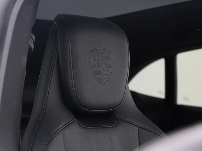 PORSCHE Taycan Photo 49