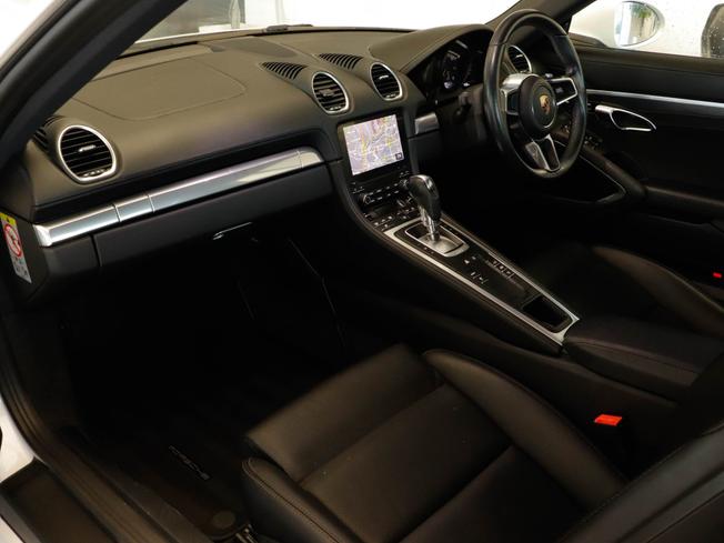 PORSCHE 718 Cayman Photo 3