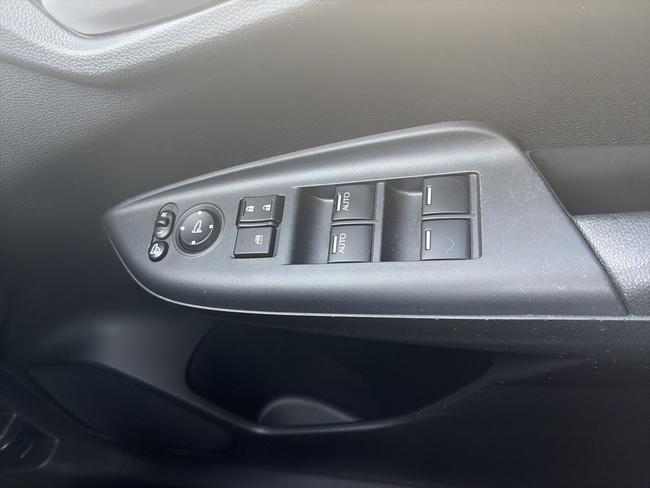 Honda Jazz Photo d8b8a88a-5178-45cb-9753-9f32a97c0d89.jpg