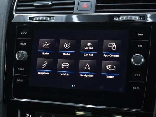 Volkswagen Golf Photo d8b91d25-c7f9-40ad-9b5f-525f37fd8584.jpg