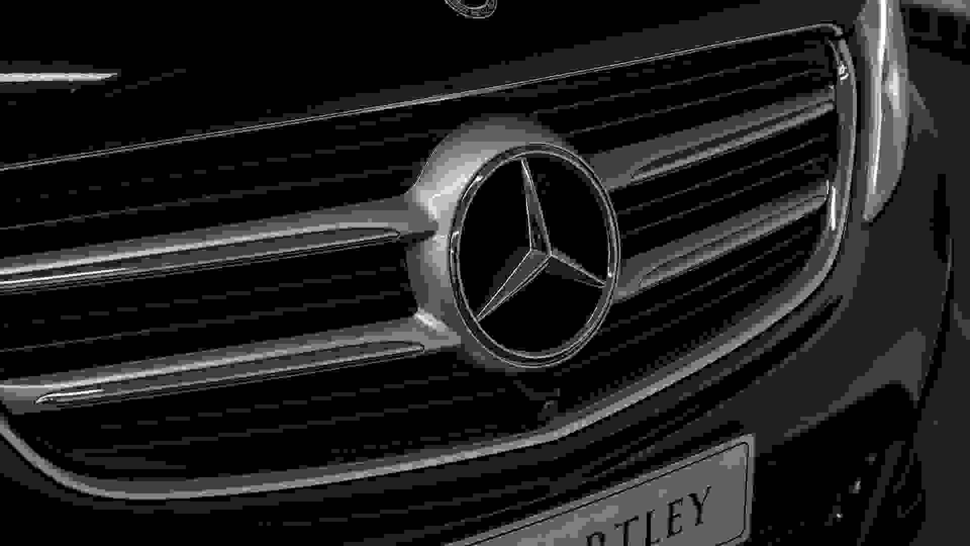 Mercedes-Benz V-CLASS Photo d8e37988-2ca2-46a7-9ee5-99c587e8ee3b.jpg