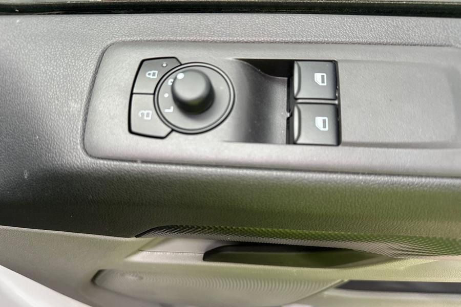 Ford TRANSIT CUSTOM Photo d8f4f20c-6934-4355-8b42-b05fac5fda2a.jpg