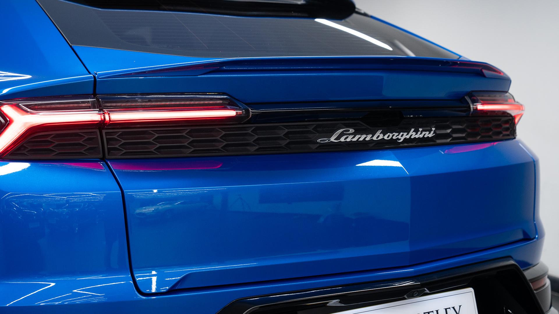 LAMBORGHINI Urus Photo d9101b16-b662-488d-bc6c-c4cb0be35b23.jpg