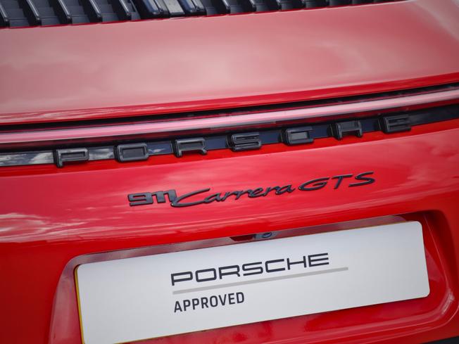 PORSCHE 911 Photo 13