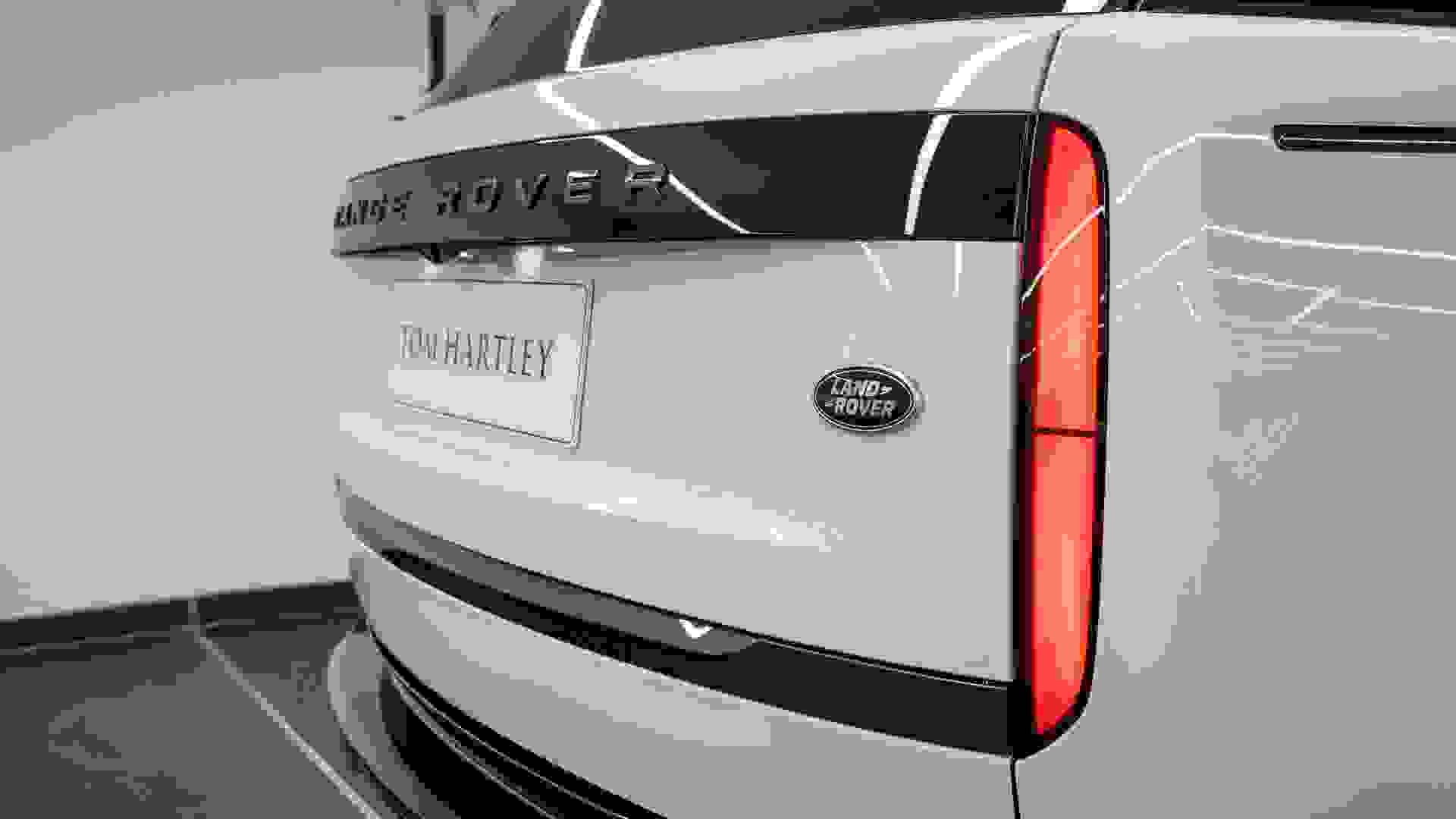 Land Rover Range Rover Photo d93db3b5-e9a0-47ac-a76d-f2d1c70f52be.jpg