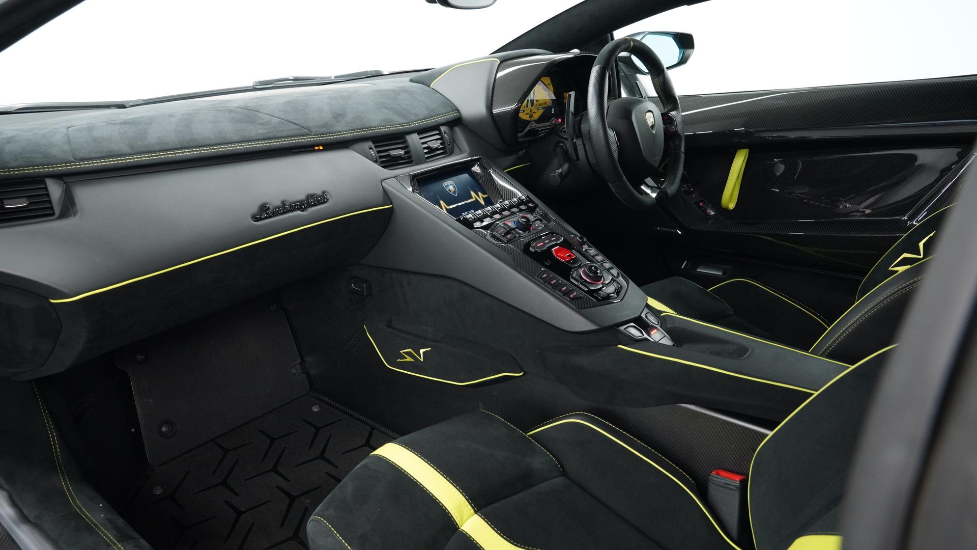 LAMBORGHINI Aventador Photo d95841b8-f4cd-42a5-a8f7-00705e43695b.jpg