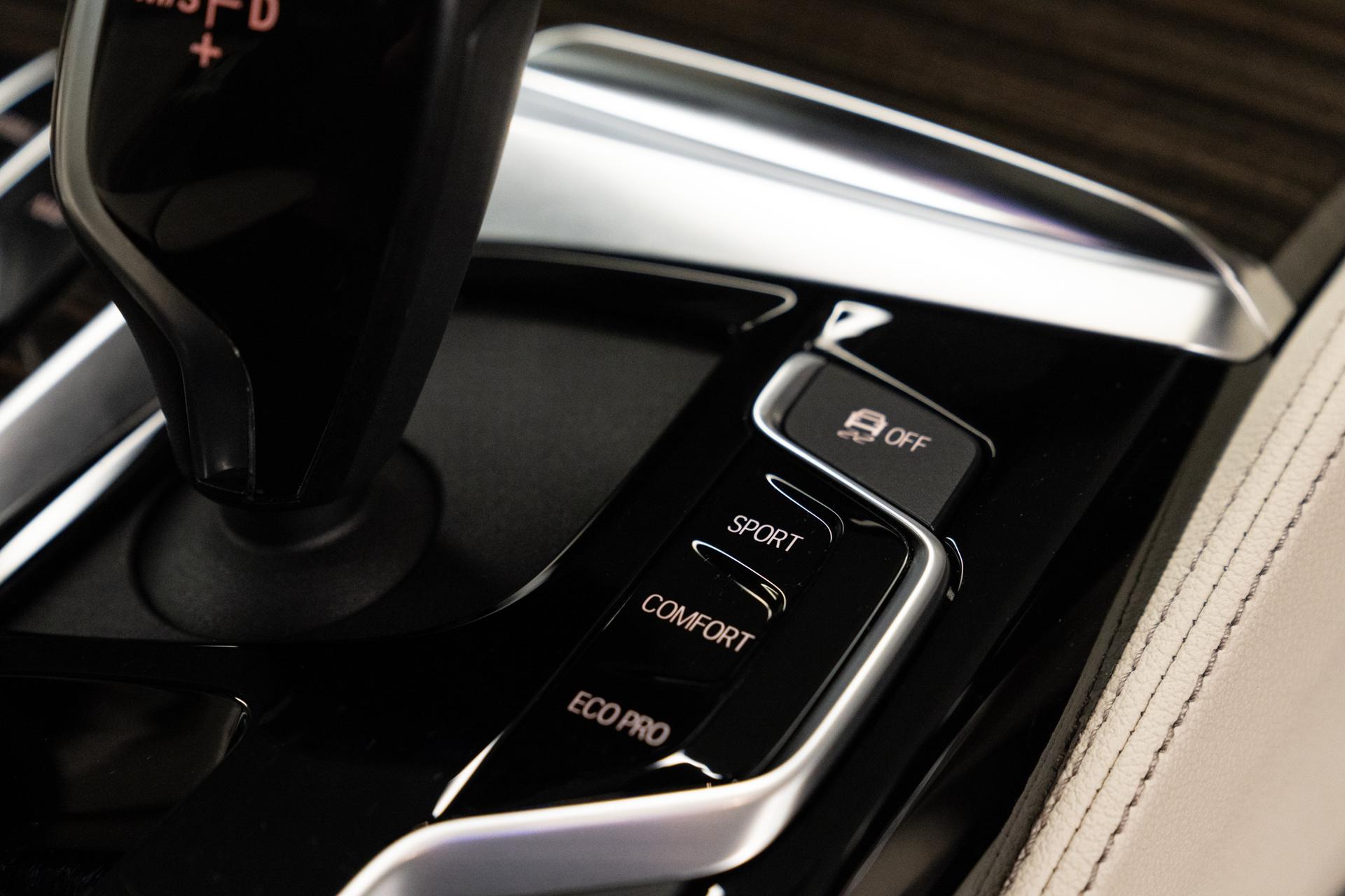 BMW 5 SERIES Photo d9694ba6-5e43-4dbc-843e-0d8f2817ab88.jpg
