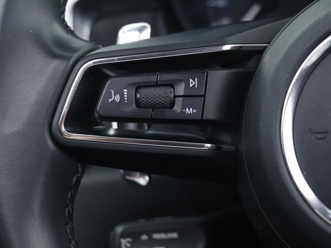 PORSCHE Macan Photo 39